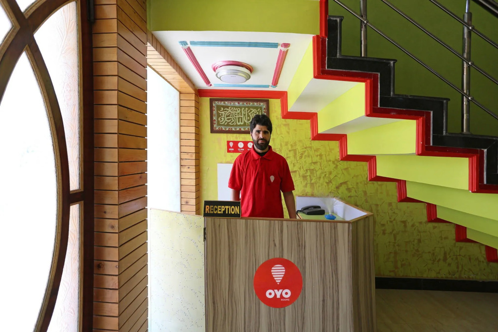 OYO 4484 Hotel EL Classics