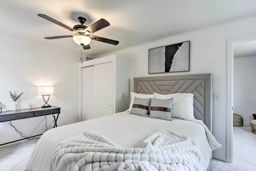 Beautiful Chandler Escape w/ Putting Green & Pool!