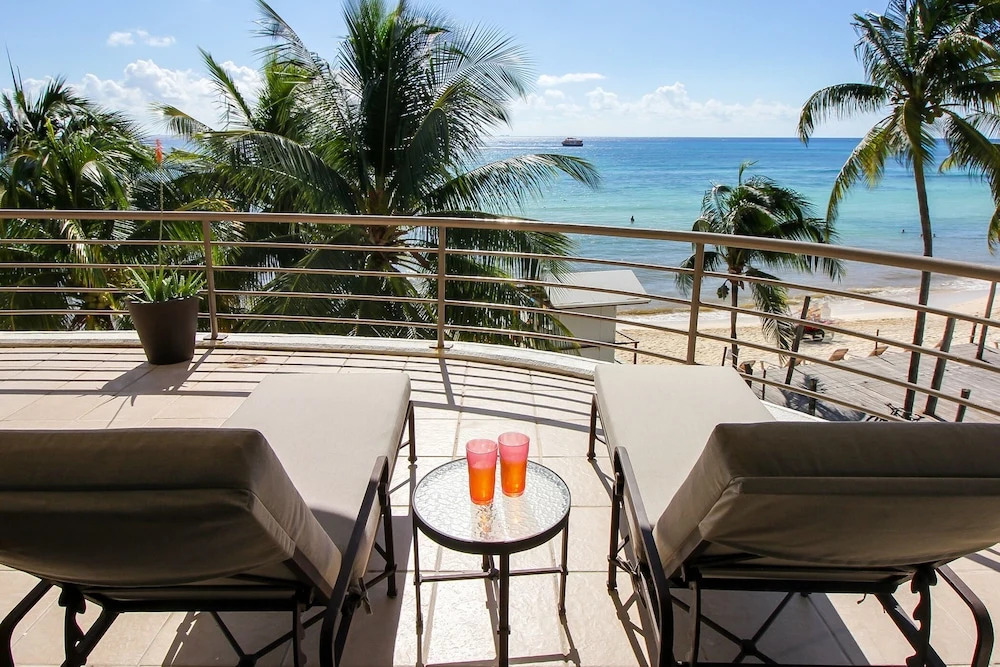 Corto Maltes 205 Ocean Front Condo 2bd 2 Bath