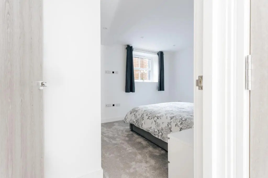 Contemporary Two Bedroom Duplex - Secluded Residence with Parking in a Prime Central Location