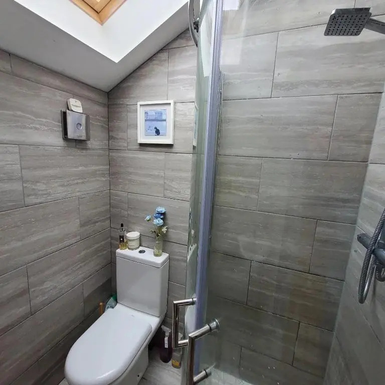 2-Bed Cottage Sleeps 4 with Hot Tub