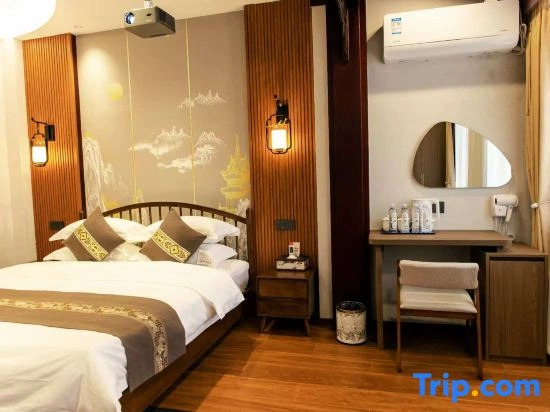 Luxi Qixi Bieyuan Homestay (Alu Ancient Cave Branch)