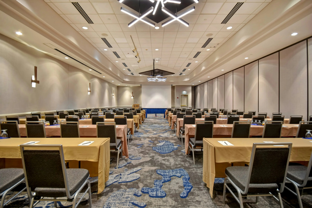 Отель Embassy Suites by Hilton Charleston