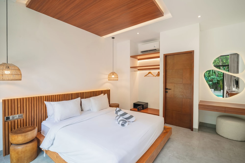 Designer 5br Villa, 400m to Café Del Mar