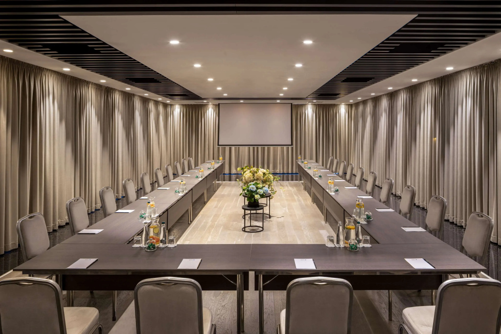 Отель Radisson Blu Leogrand