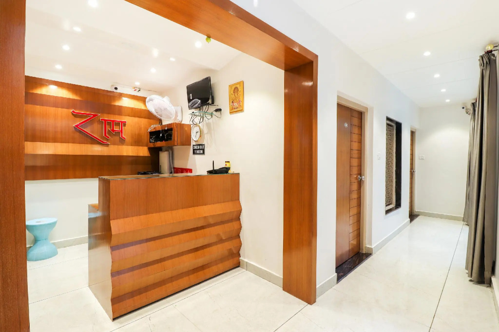 OYO Flagship 48283 Hotel Madhurapuri