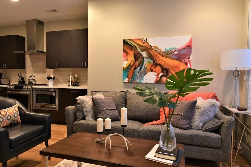 Classic City Condo Views From Golden Triangle