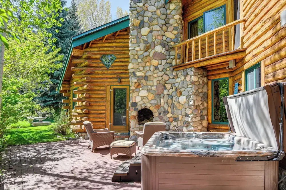 Life on Easy Street with Hot Tub 7 Mi to Dwtn