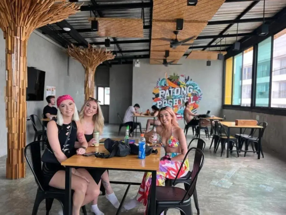 Patong Poshtel