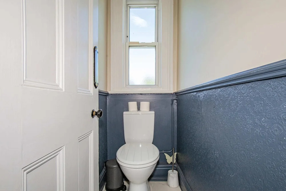 Charming 3BD Oasis 3 Min Walk From Beach Front!