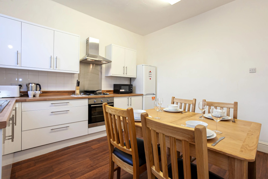 Pillo Rooms - Cosy 2 Bed House in Eccles