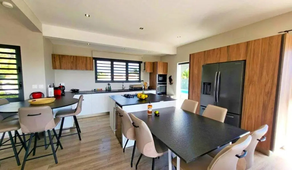 Villa de 3 chambres avec vue sur la mer piscine privee et jardin clos a Goyave a 2 km de la plage