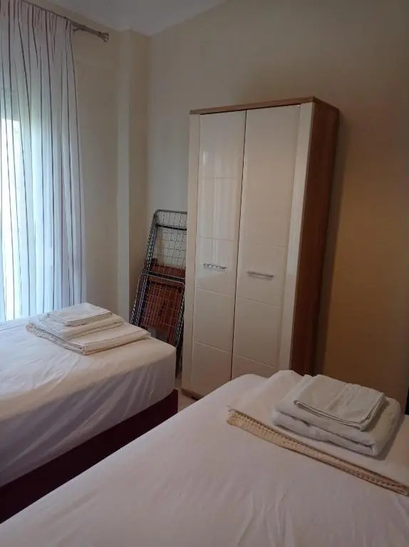 Deluxe Apartments 2