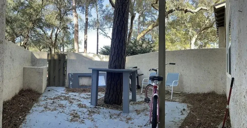 Bright 2BR Townhome Pool & Beach Minutes Away