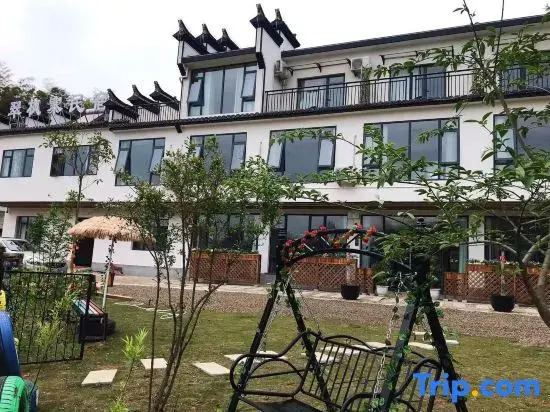 Peach Huatan Cuifengzhai Homestay, Luxian County