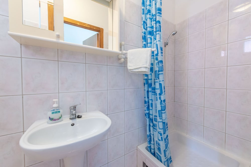 Lovely Holiday Home in Okrug Gornji near Sea
