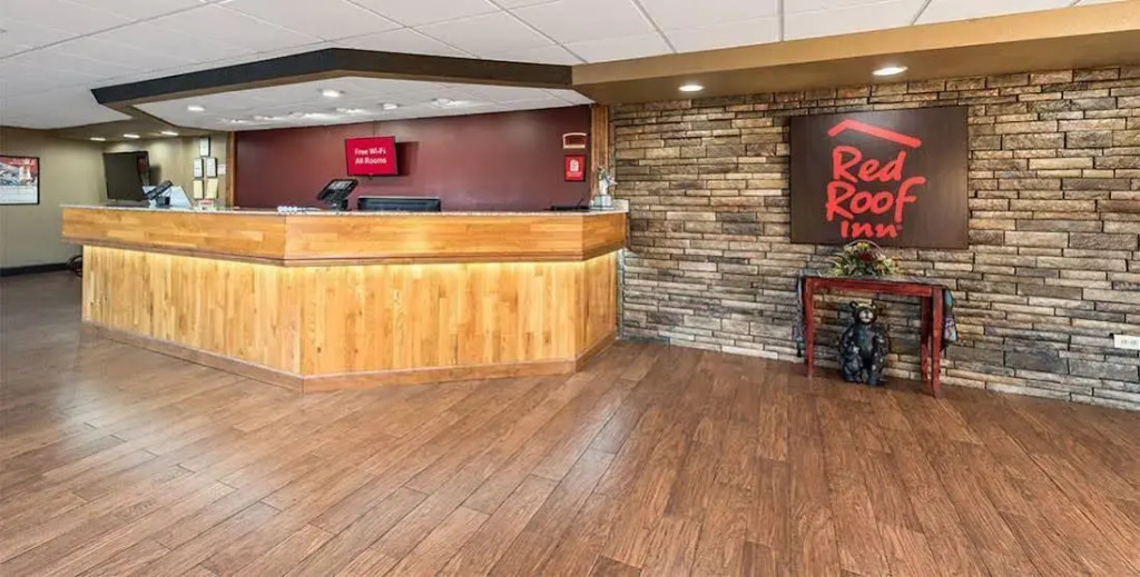 Red Roof Inn & Suites Pigeon Forge Parkway