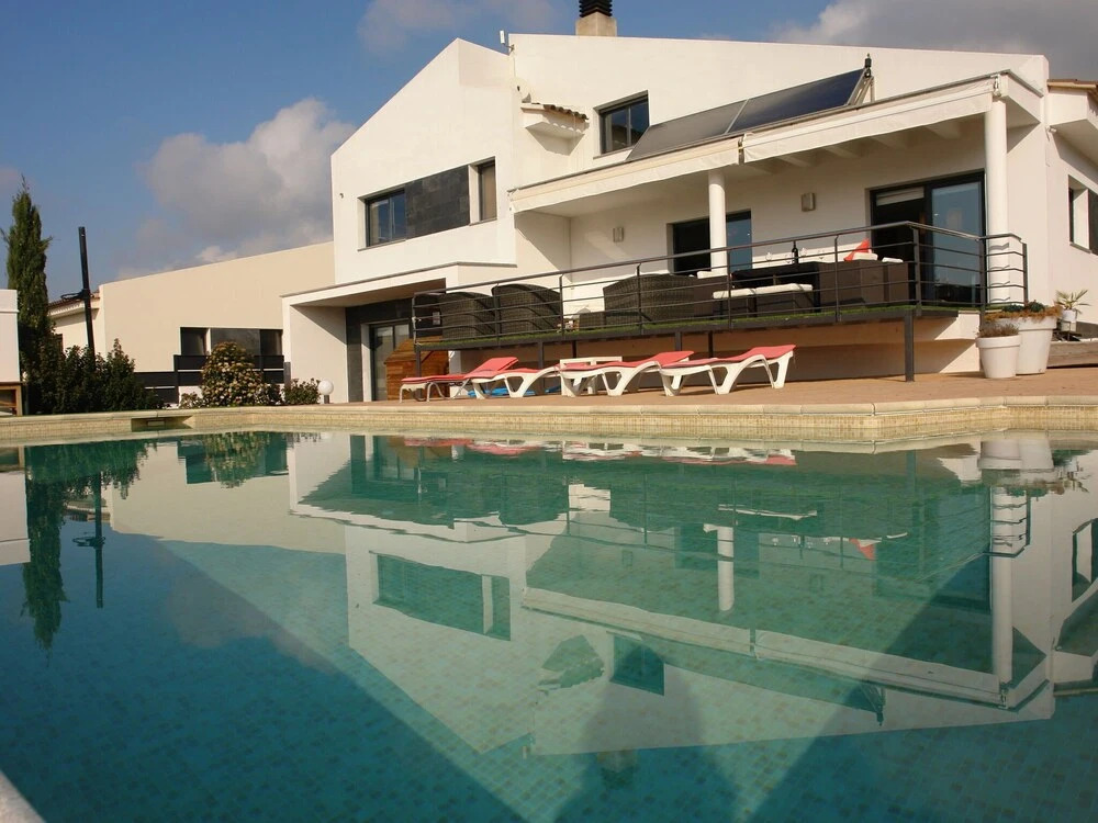 Scenic Villa in Palau Saverdera With Private Swimming Pool