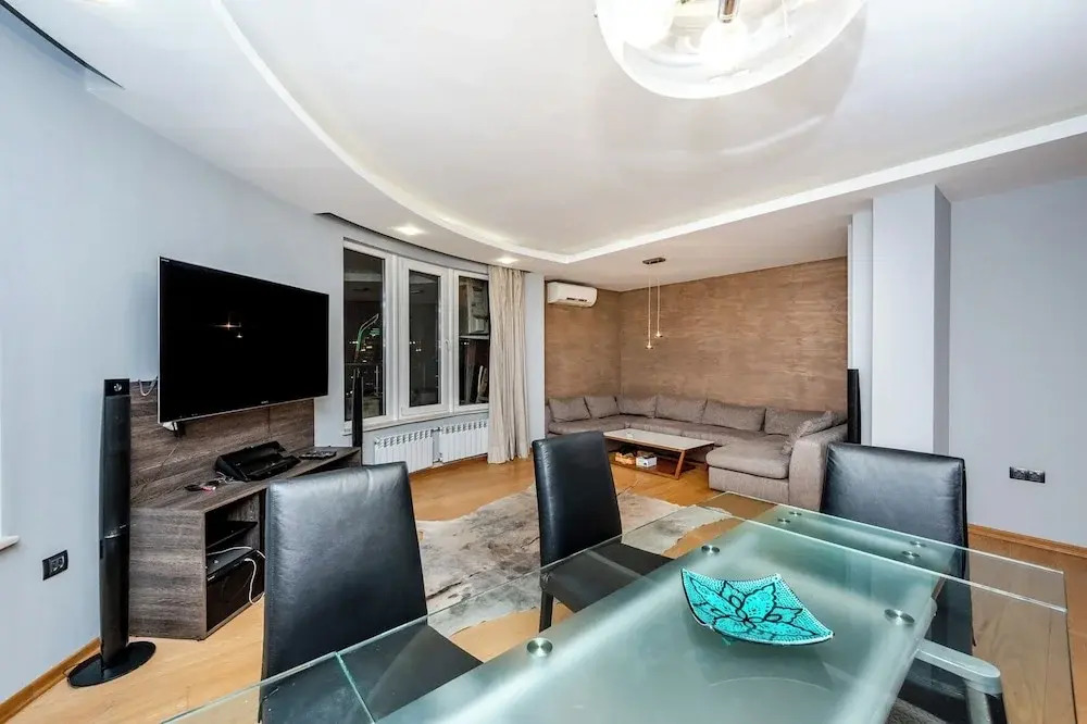 Sofia Luxury 3-Bed Penthouse Apartment Sleeps 6