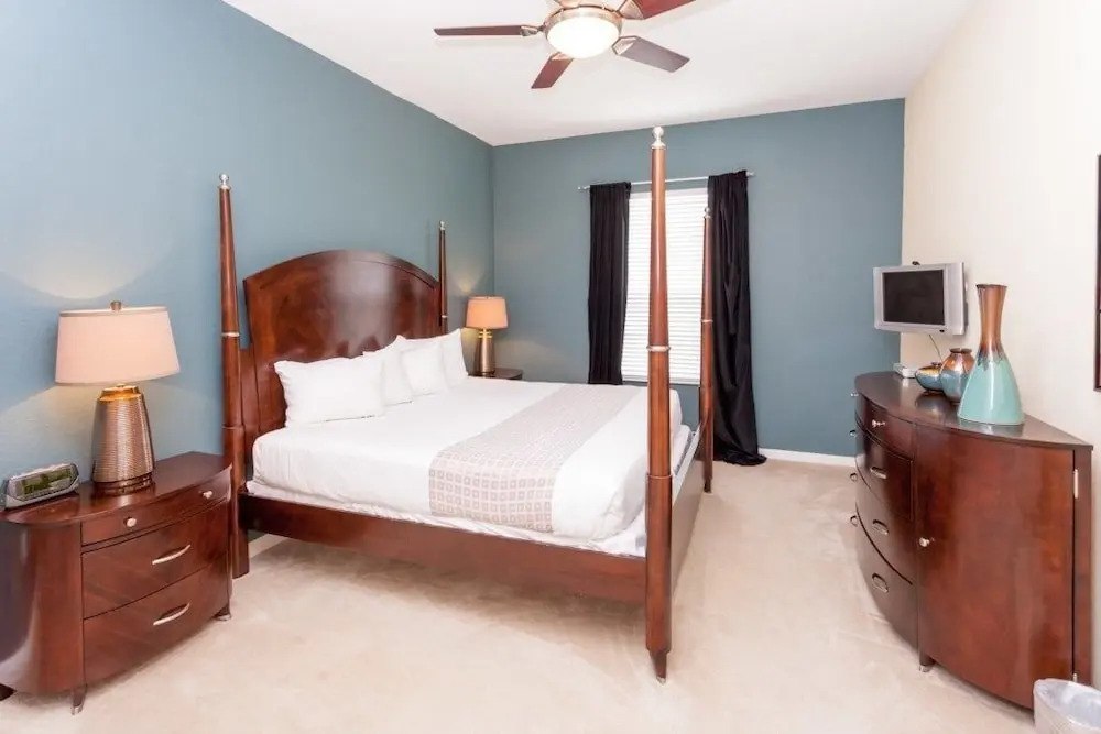 3 Bed 2 Bath Premium Lakeview l 1006