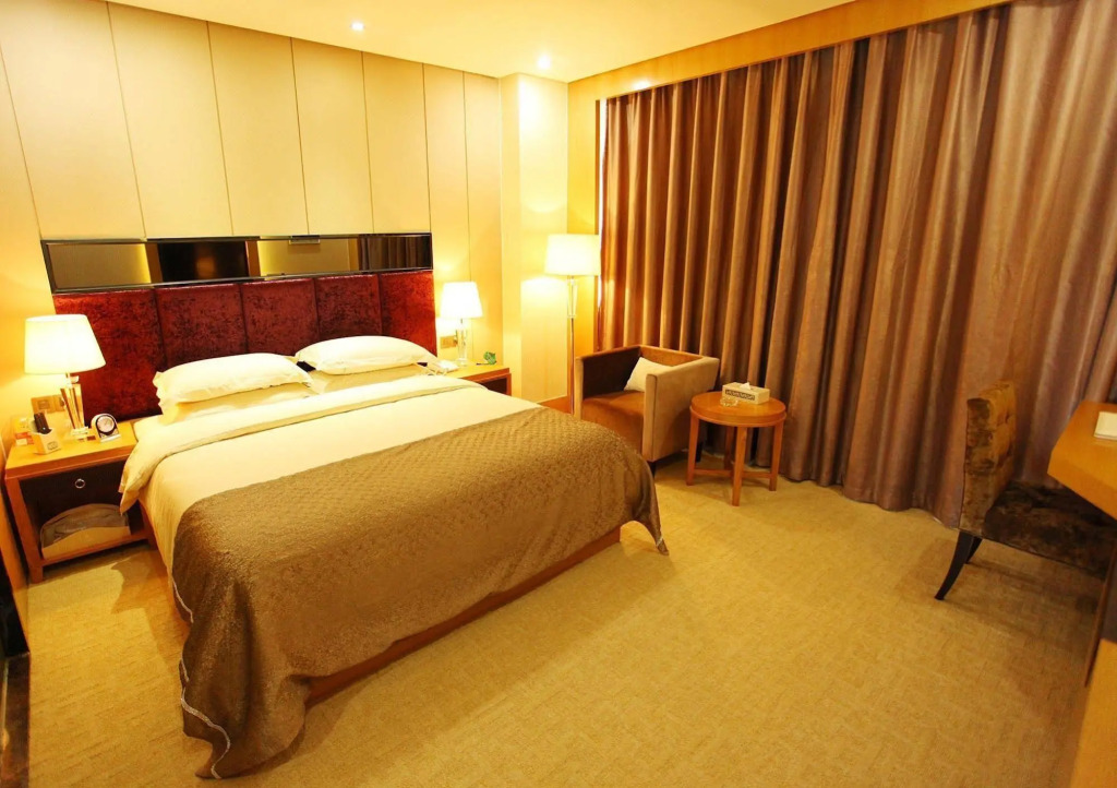 Silver Bay Hotel