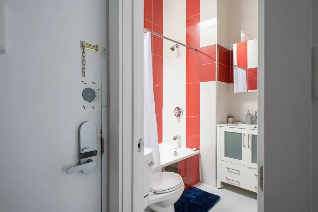 24-18 New Gramercy Studio W D in Unit Fully Reno