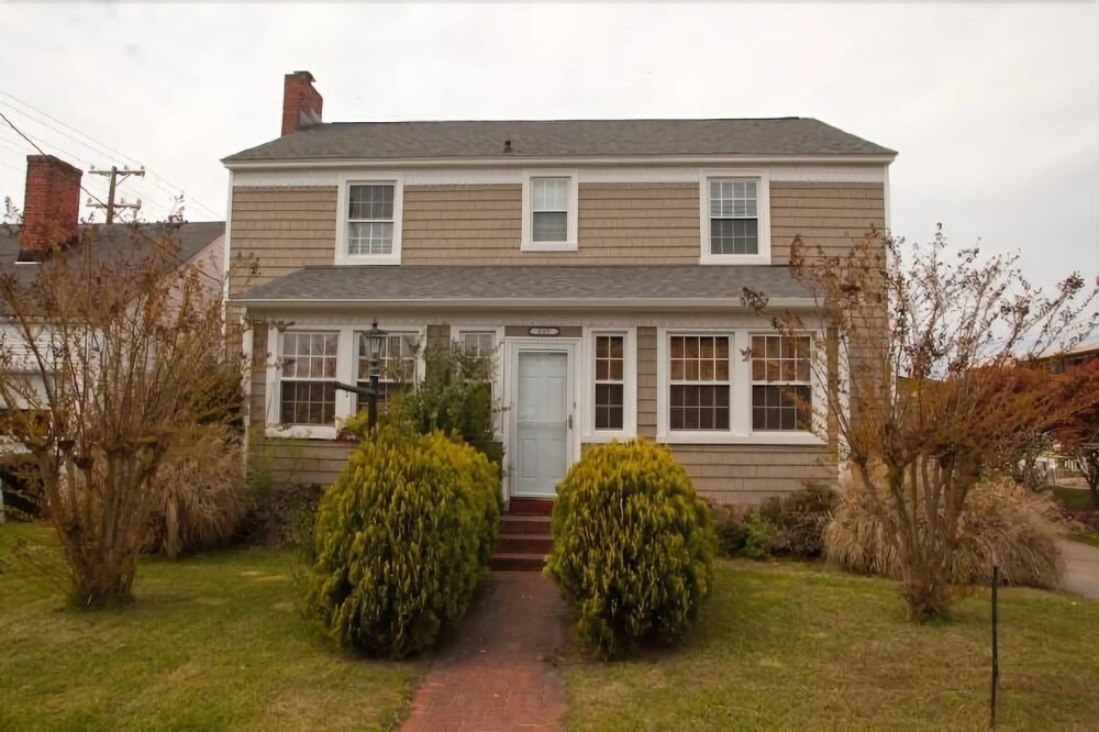Sea Dog 5 Bedrooms 3 Bathrooms Home
