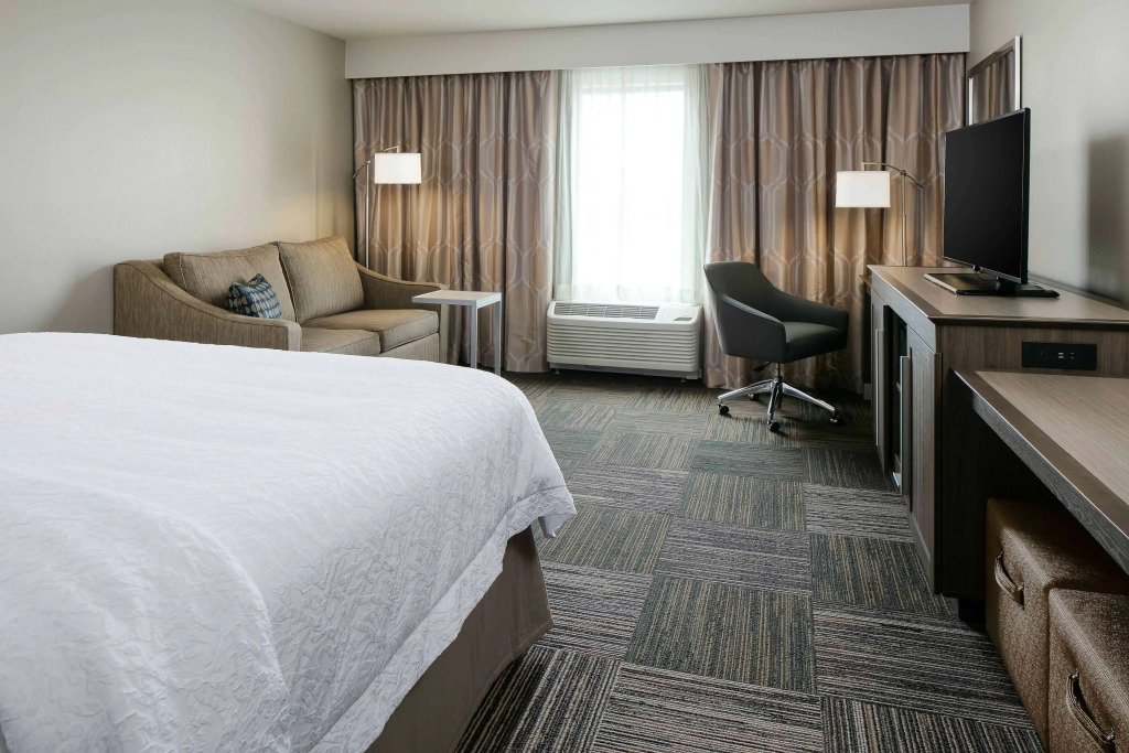 Hampton Inn & Suites-Hudson Wisconsin