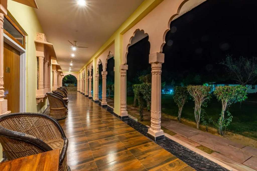 Jungle Cave Resort