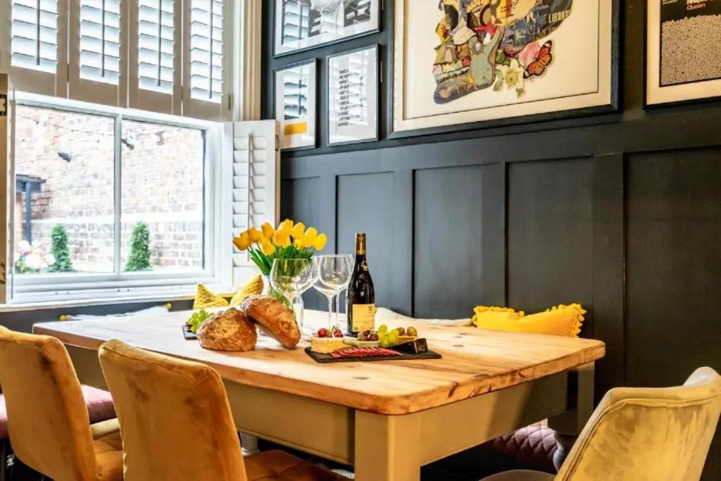 42 is the Answer- Stunning York townhouse appearing on TV Holiday Home Show