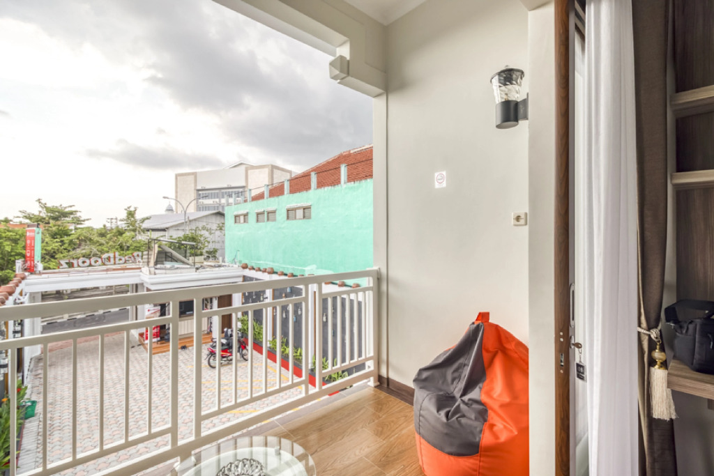 RedDoorz Plus near Gembira Loka Zoo 2