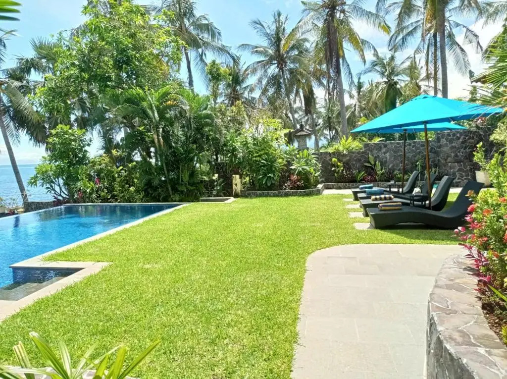 Absolute Beachfront Private Villa sleeps 6 with Infinity Pool on 1200m2 of Tropical Land