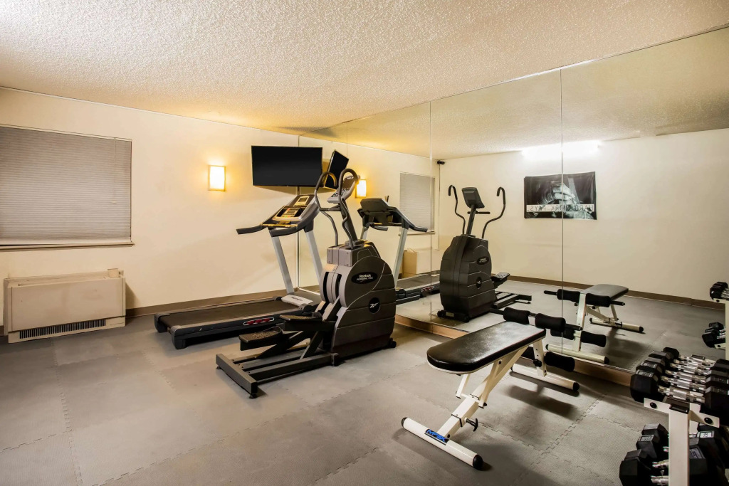 Travelodge by Wyndham Colorado Springs Airport - Peterson SFB