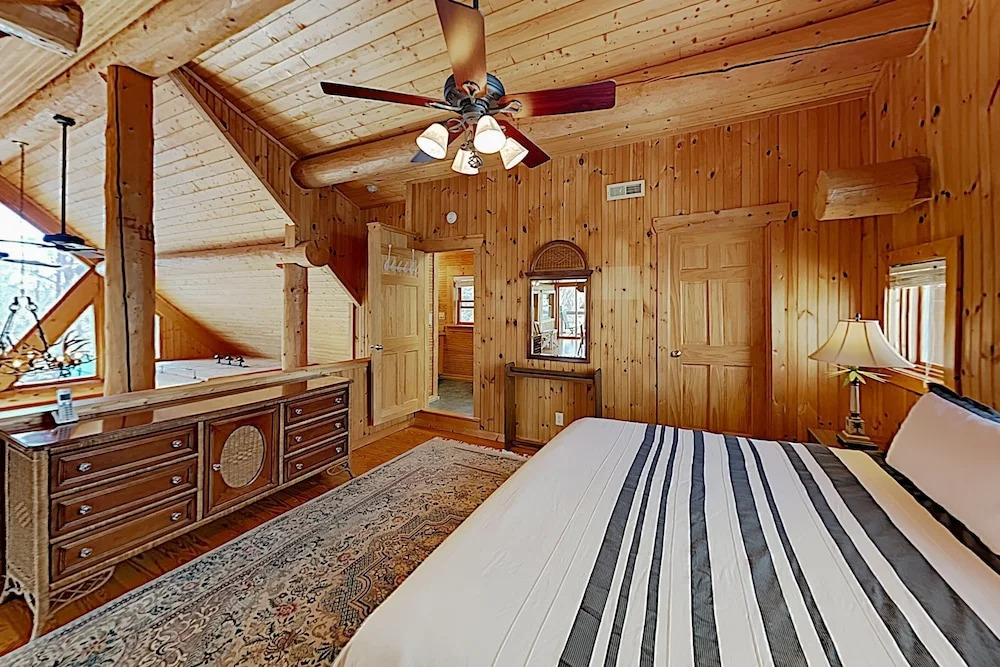 Cove Pointe At Rumbling Bald W/ Private Dock 4 Bedroom Home