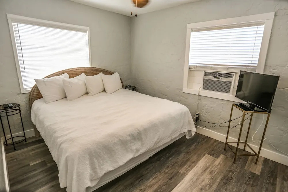 127 Delmar
