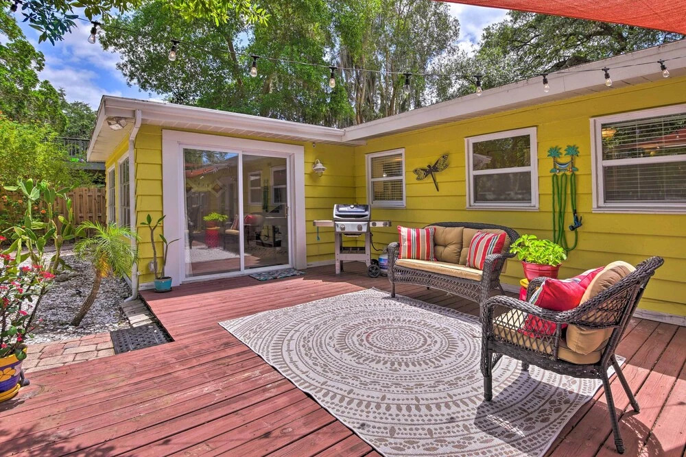 Sunny Sarasota Home w/ Yard < 2 Mi to Downtown!
