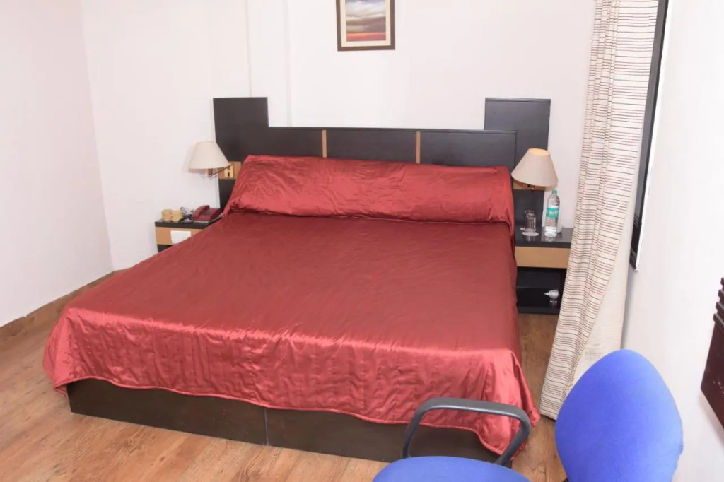 8fold-Pinecrest By LaRiSa, Bhimtal
