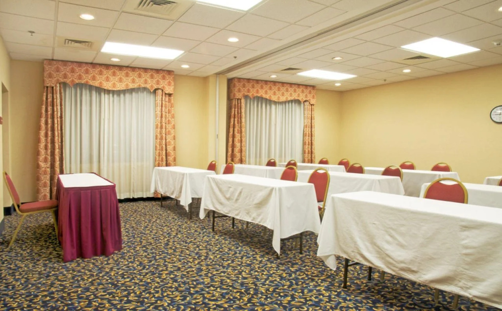 Holiday Inn Express & Suites Houston - Memorial Park Area by IHG