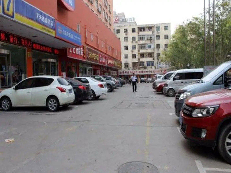 7 Days Inn Zhengzhou Railway Station Central Square Branch