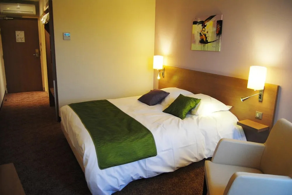 Brit Hotel Châteaudun
