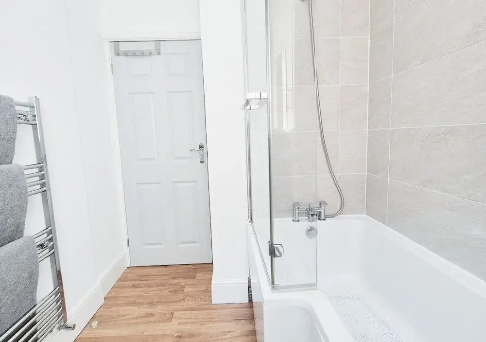 Stylish & Modern 2BR Flat