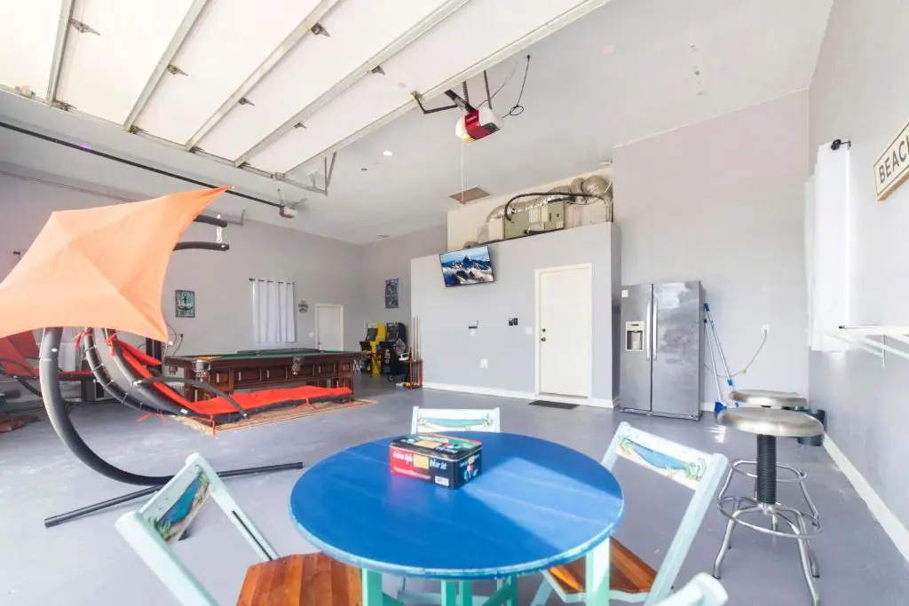 Luxury Ocean Blue beach house- 3 bed room Dog friendly