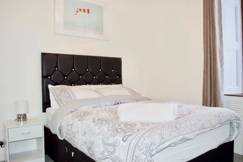 Bright And Modern 1 Bedroom Flat