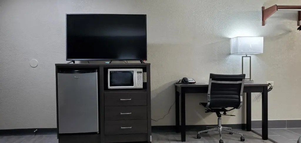 Crescent Park Motel & Suites