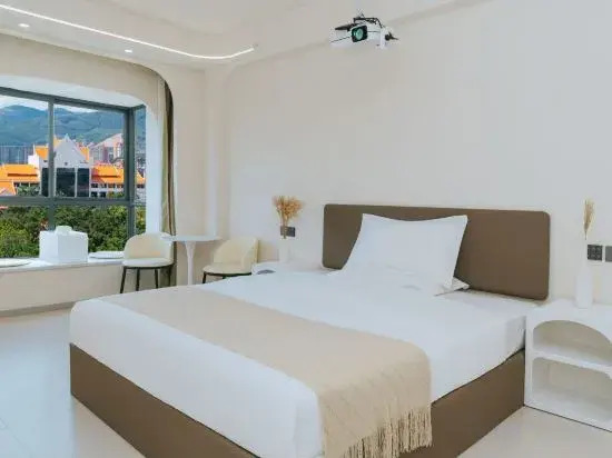 North Latitude 21°C Smart Hotel (Jinghong Peacock Lake Branch)