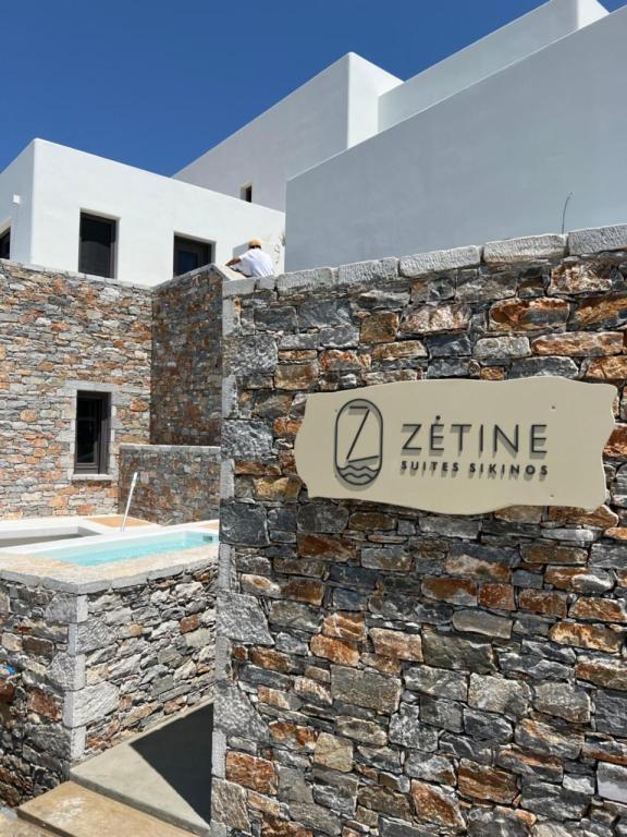 ZETINE SUITES SIKINOs