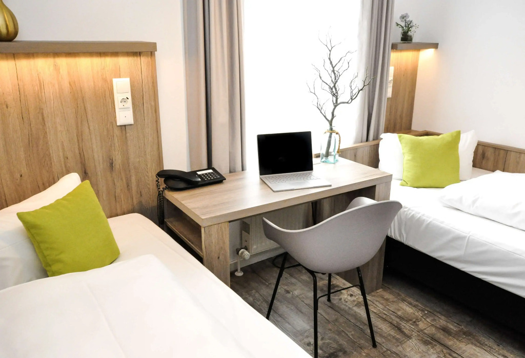 Hotel Perlach Allee by Blattl