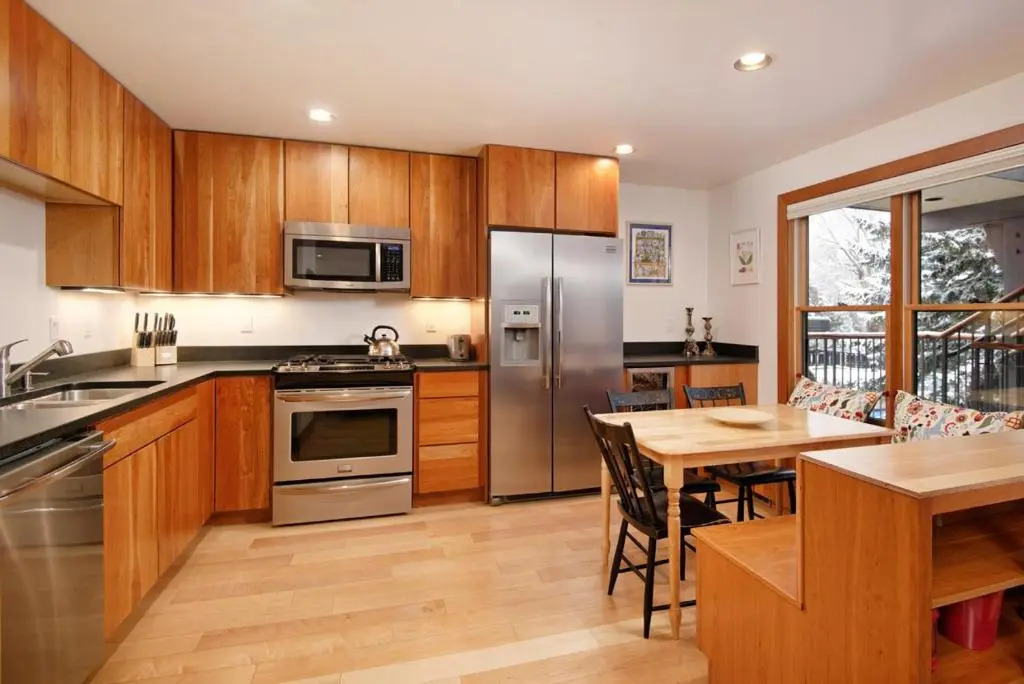 Aspen Ute Condominiums Unit 204