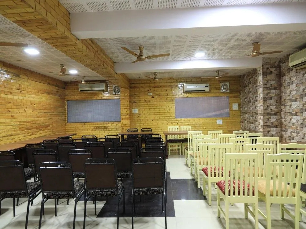 OYO Flagship 42122 Hotel Rahul