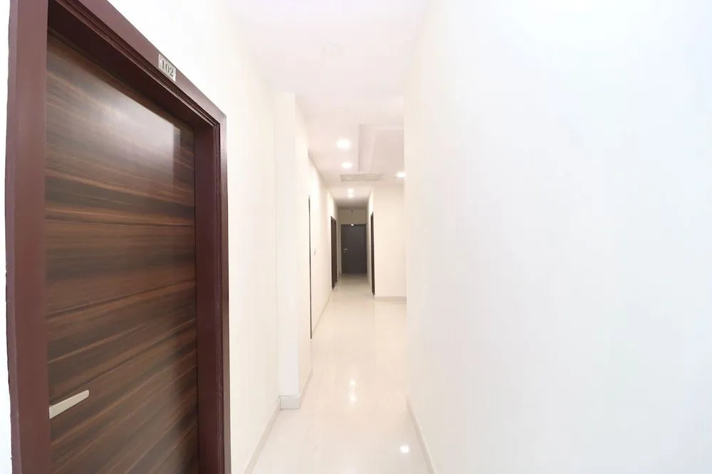 OYO 66329 Hotel Bms Pride